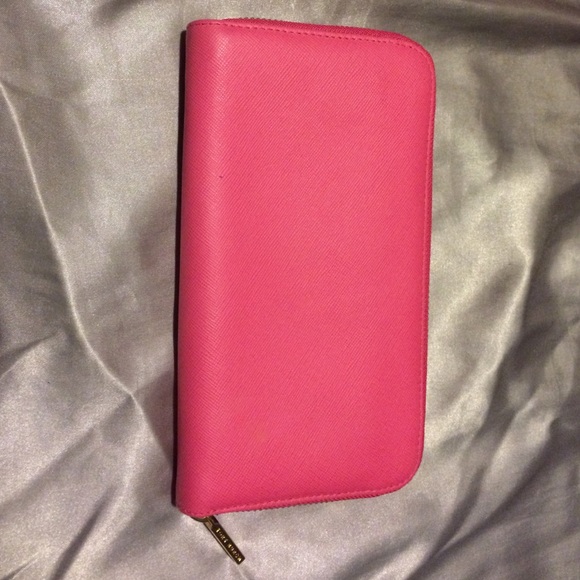 Torch Burch Wallet - Picture 2 of 4